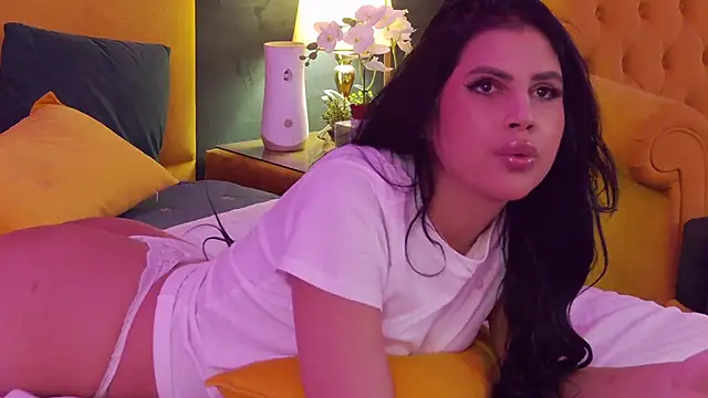 Snapshot of GiuliaHarvey chatting on 02.22.25 GiuliaHarvey online show from 02.22.25