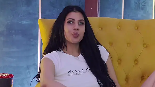 Snapshot of GiuliaHarvey chatting on 03.06.25 GiuliaHarvey online show from 03.06.25