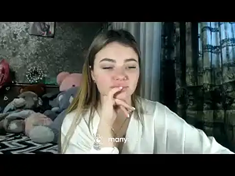 Snapshot of BonnyShy chatting on 02.09.25 BonnyShy online show from 02.09.25