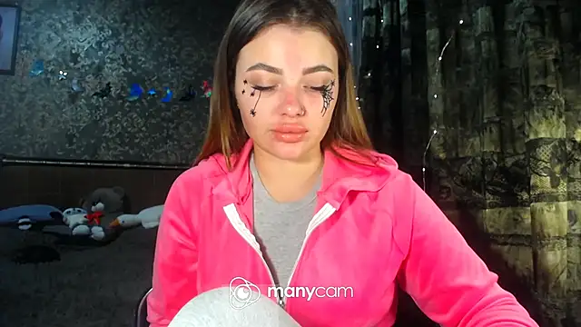 Snapshot of BonnyShy chatting on 10.31.25 BonnyShy online show from 10.31.25