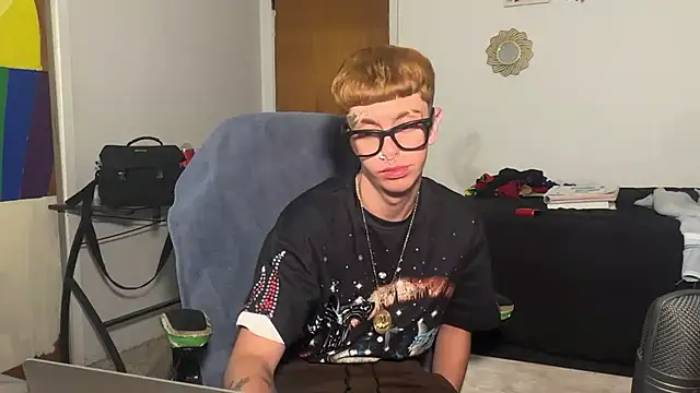 Snapshot of twentywithafelonyy chatting on 11.08.25 twentywithafelonyy online show from 11.08.25