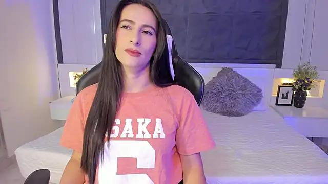 SaraGomez1 online show from 12.16.25