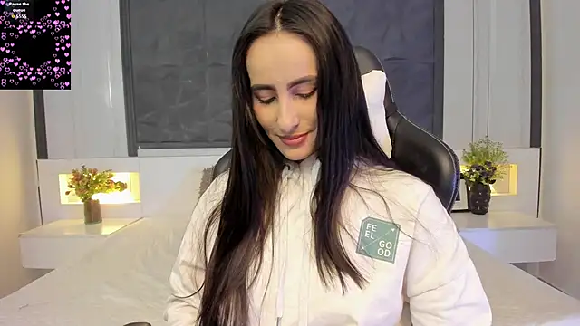 SaraGomez1 online show from 12.21.25