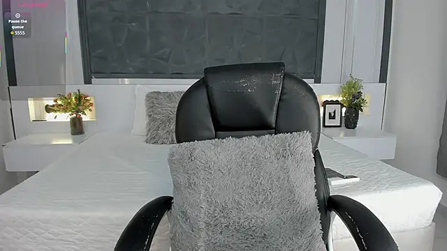 SaraGomez1 online show from 04.22.26