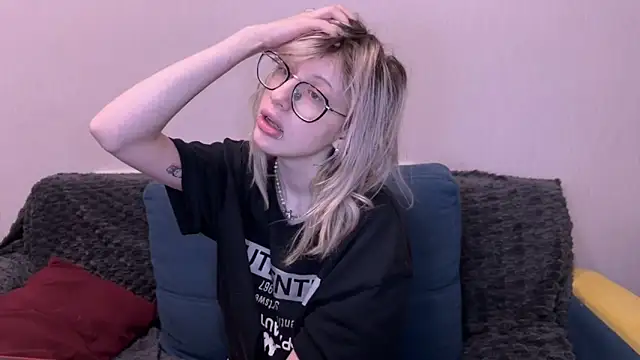 Snapshot of moundliicht1 chatting on 10.29.25 moundliicht1 online show from 10.29.25