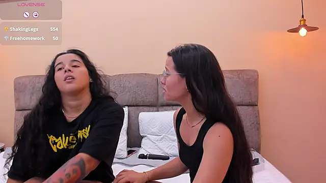 Dilan y Mia online show from 12.17.24