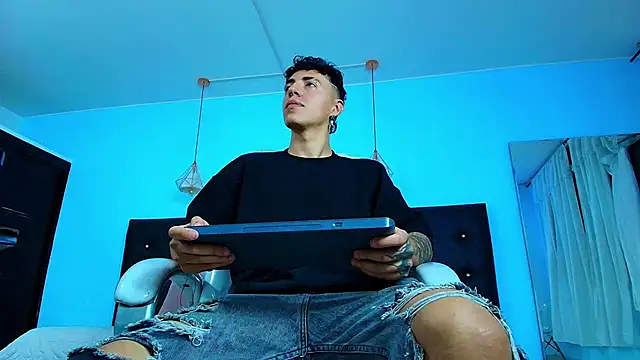 Lobo 17  online show from 02.09.25