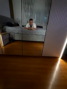 Snapshot of KarlosCarutox chatting on 11.19.25 KarlosCarutox online show from 11.19.25