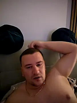 Snapshot of KarlosCarutox chatting on 12.17.25 KarlosCarutox online show from 12.17.25