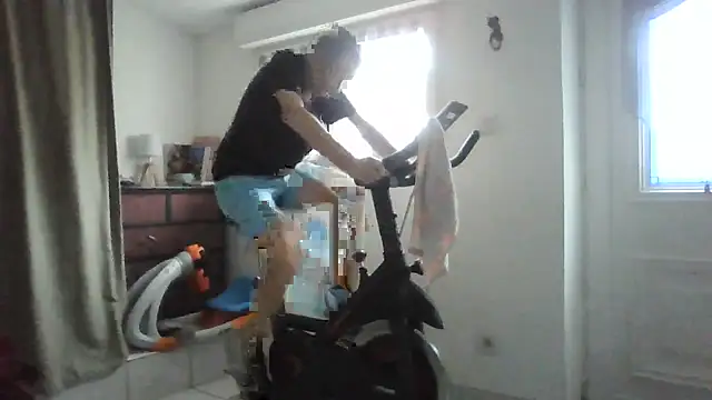 Snapshot of naturiste974 chatting on 11.19.25 naturiste974 online show from 11.19.25