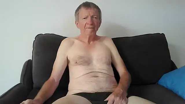 Snapshot of naturiste974 chatting on 12.18.25 naturiste974 online show from 12.18.25