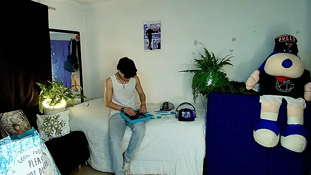 twink sebas  online show from 10.17.25