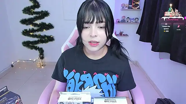 Snapshot of misshoneyxxx chatting on 12.22.24 misshoneyxxx online show from 12.22.24