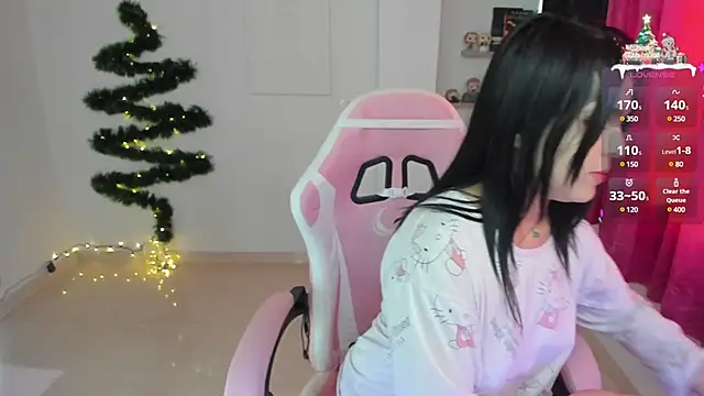 Snapshot of misshoneyxxx chatting on 12.29.24 misshoneyxxx online show from 12.29.24