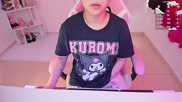 Snapshot of misshoneyxxx chatting on 02.19.25 misshoneyxxx online show from 02.19.25