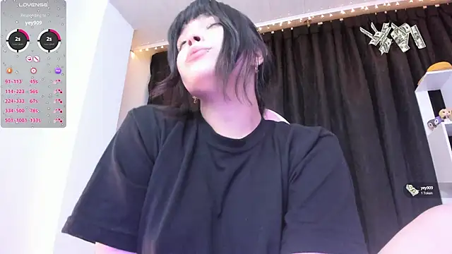 Snapshot of misshoneyxxx chatting on 03.11.25 misshoneyxxx online show from 03.11.25