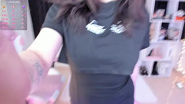 Snapshot of misshoneyxxx chatting on 03.19.25 misshoneyxxx online show from 03.19.25