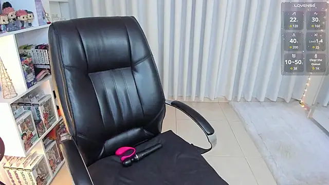 Snapshot of misshoneyxxx chatting on 11.08.25 misshoneyxxx online show from 11.08.25