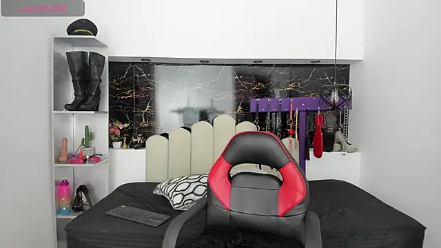 Snapshot of Kathia_Armstrong chatting on 12.17.24 Kathia Armstrong online show from 12.17.24