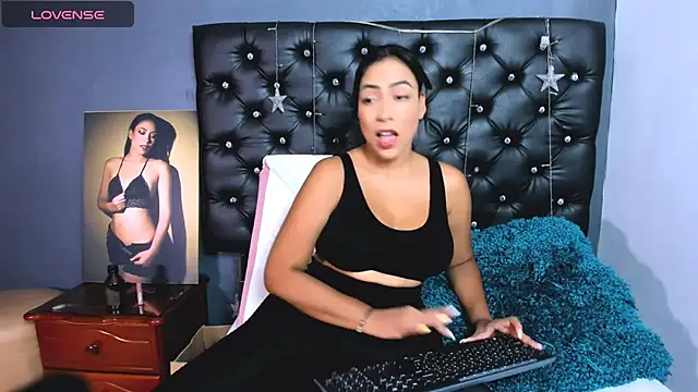 catalinamuss  online show from 04.07.26