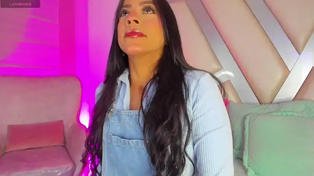 Amber villalobos  online show from 05.17.26