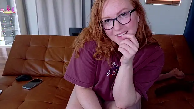 Snapshot of Scarlettredff chatting on 07.11.26 Scarlettredff online show from 07.11.26