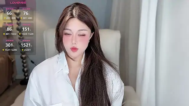 Strawberrybabyy1 online show from 12.05.24