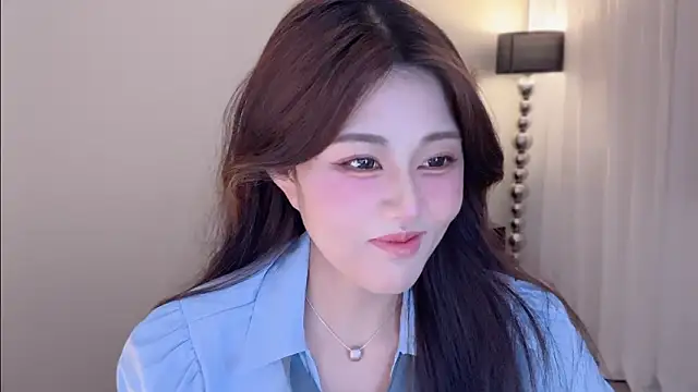 Strawberrybabyy1 online show from 10.15.25