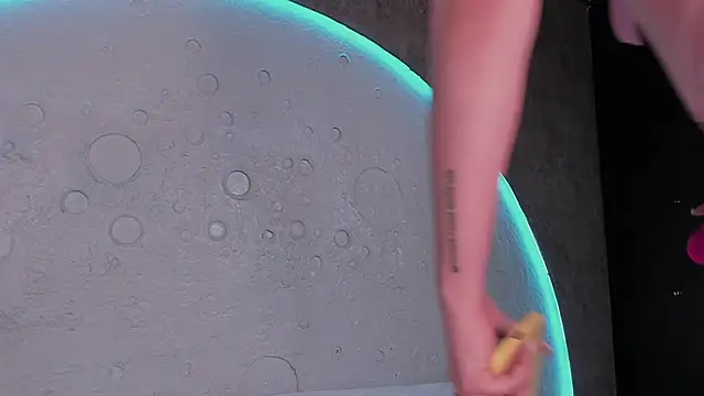 Snapshot of MilaHal_ chatting on 02.06.25 MilaHal online show from 02.06.25