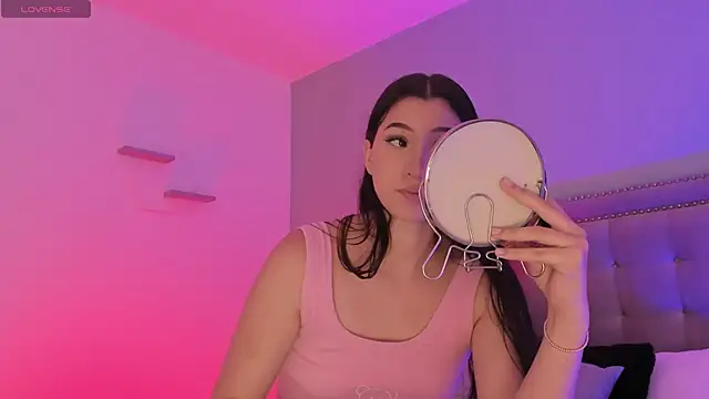 Snapshot of MilaHal_ chatting on 09.30.25 MilaHal online show from 09.30.25