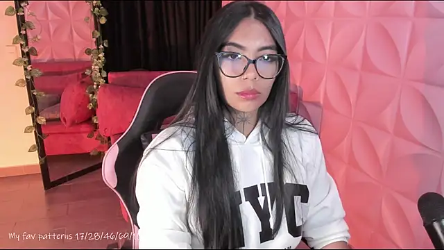 NattGomez online show from 04.17.26