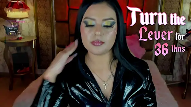 SoffiQueen online show from 11.17.25