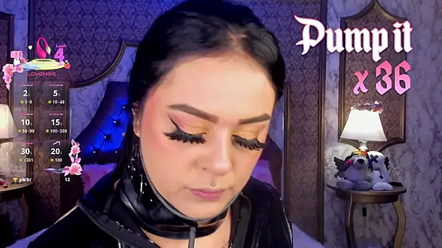 SoffiQueen online show from 02.23.26