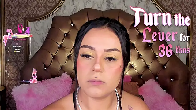 SoffiQueen online show from 06.03.26