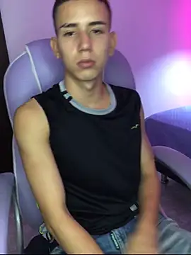 Snapshot of JackSwan18 chatting on 10.11.25 JackSwan18 online show from 10.11.25