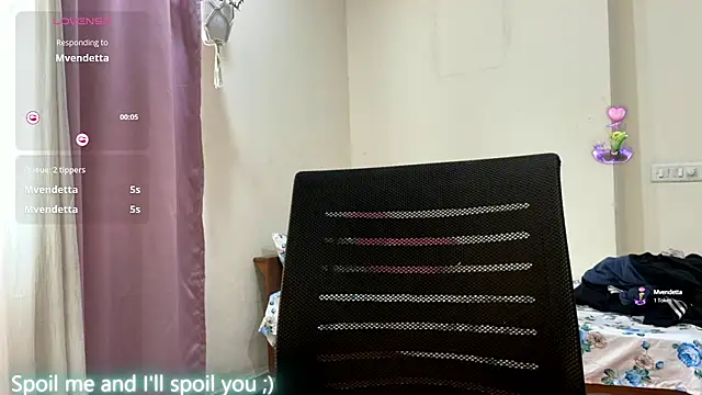 Snapshot of ohh_mona chatting on 01.10.25 ohh mona online show from 01.10.25