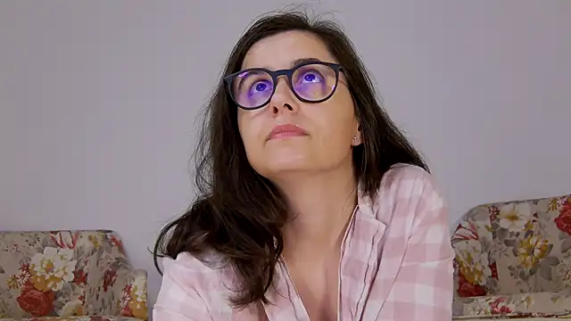 Snapshot of SophieeRain chatting on 09.30.25 SophieeRain online show from 09.30.25