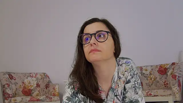 Snapshot of SophieeRain chatting on 10.11.25 SophieeRain online show from 10.11.25