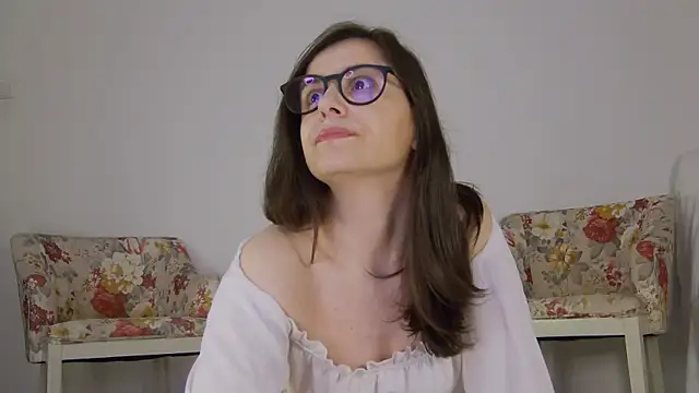 Snapshot of SophieeRain chatting on 10.15.25 SophieeRain online show from 10.15.25