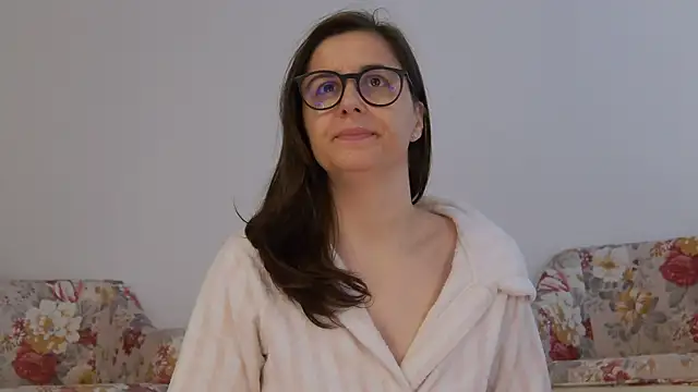 Snapshot of SophieeRain chatting on 10.19.25 SophieeRain online show from 10.19.25