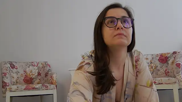 Snapshot of SophieeRain chatting on 10.20.25 SophieeRain online show from 10.20.25