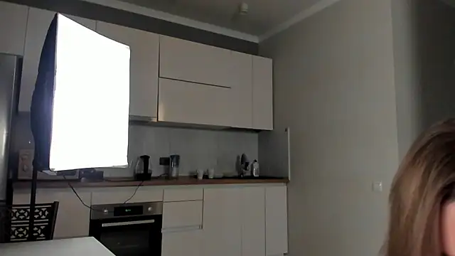 Emma Flin online show from 11.04.25