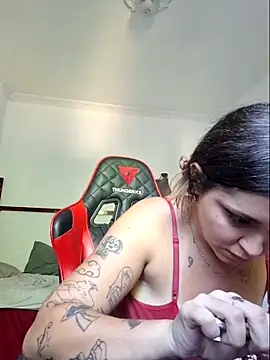 Snapshot of luuhcat09 chatting on 10.16.25 luuhcat09 online show from 10.16.25