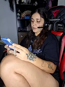 Snapshot of luuhcat09 chatting on 10.19.25 luuhcat09 online show from 10.19.25