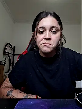 Snapshot of luuhcat09 chatting on 10.21.25 luuhcat09 online show from 10.21.25