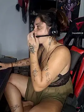 Snapshot of luuhcat09 chatting on 10.29.25 luuhcat09 online show from 10.29.25