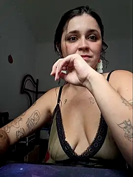 Snapshot of luuhcat09 chatting on 10.29.25 luuhcat09 online show from 10.29.25