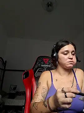 Snapshot of luuhcat09 chatting on 10.31.25 luuhcat09 online show from 10.31.25