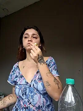 Snapshot of luuhcat09 chatting on 11.24.25 luuhcat09 online show from 11.24.25