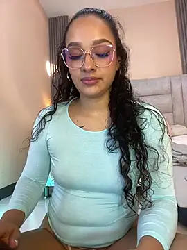 Snapshot of EMILYY_FOXY chatting on 06.08.26 EMILYY FOXY online show from 06.08.26